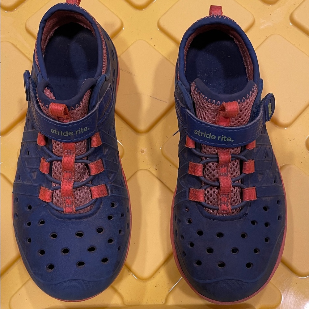 Stride Rite little Boy's Made 2 Play Phibian Sneakers Sandals Shoes size 13